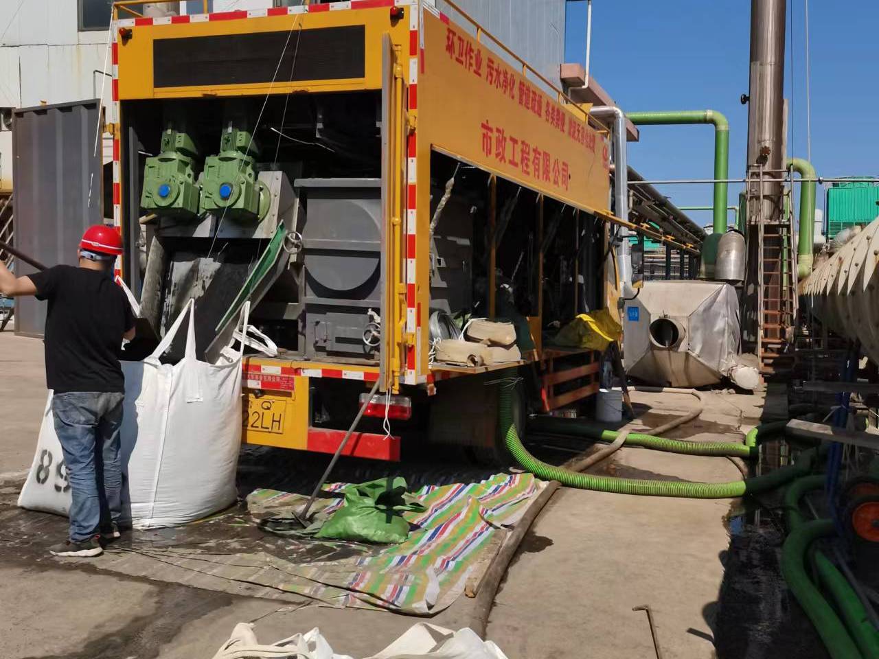 保靖淤泥压干处理